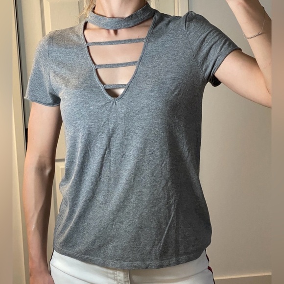 Forever 21 Grey Strappy Cutout Choker Neck Top - Size Small - Picture 4 of 8